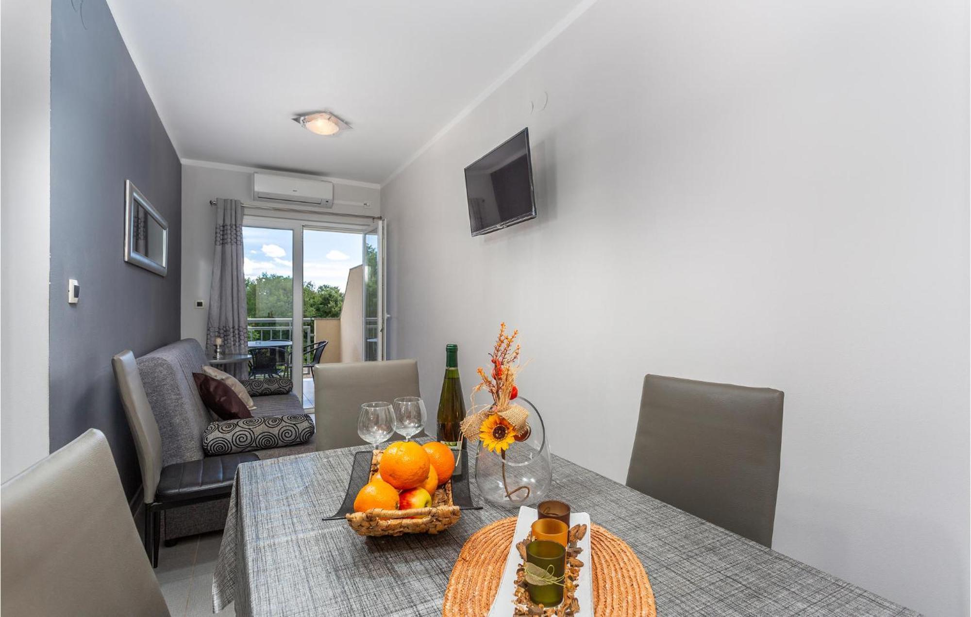 Beautiful Apartment In Pinezici With Wifi Екстер'єр фото