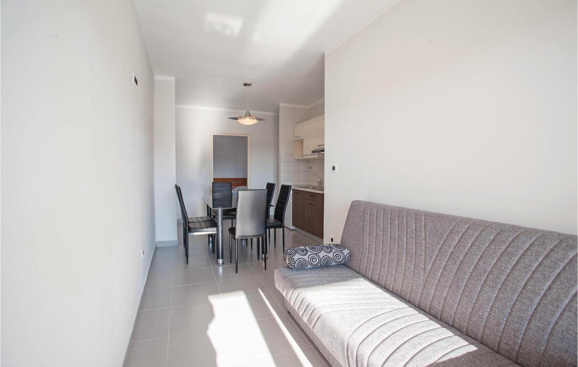 Beautiful Apartment In Pinezici With Wifi Екстер'єр фото