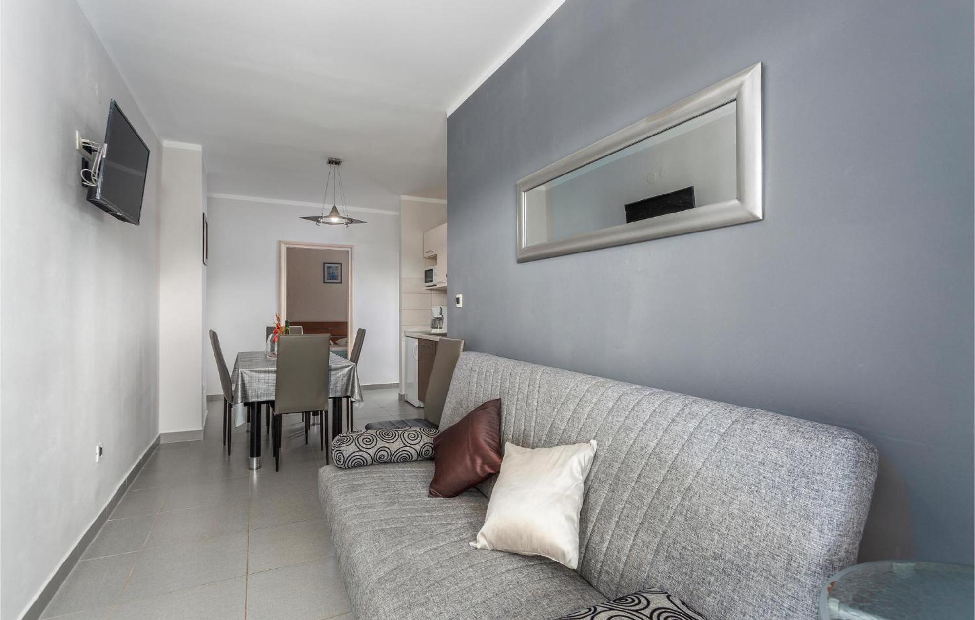 Beautiful Apartment In Pinezici With Wifi Екстер'єр фото